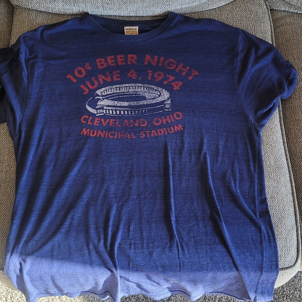 XL Cleveland t-shirt